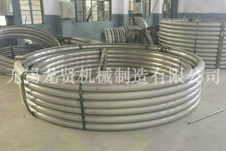 高速公路上的半圓管！